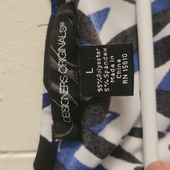 EUC Designers oringinals Size L V NECK shirt - Picture 3 of 5